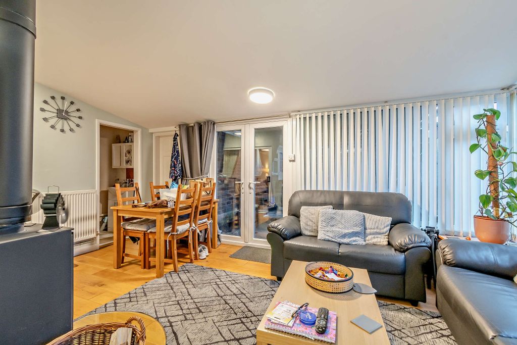 Property photo 2 of 22