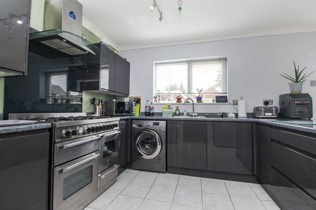 Property photo 2 of 17 Kitchen/Diner