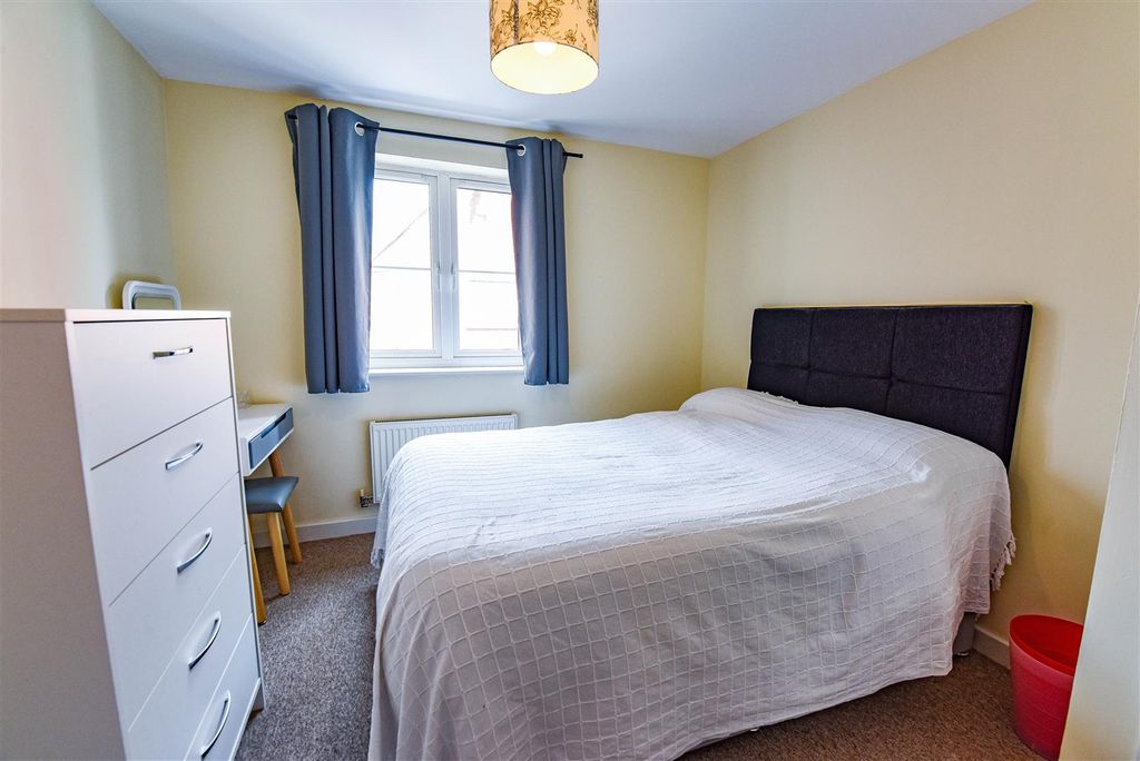 3 bed maisonette for salePhelps Mill Close, Dursley GL11 photo 5