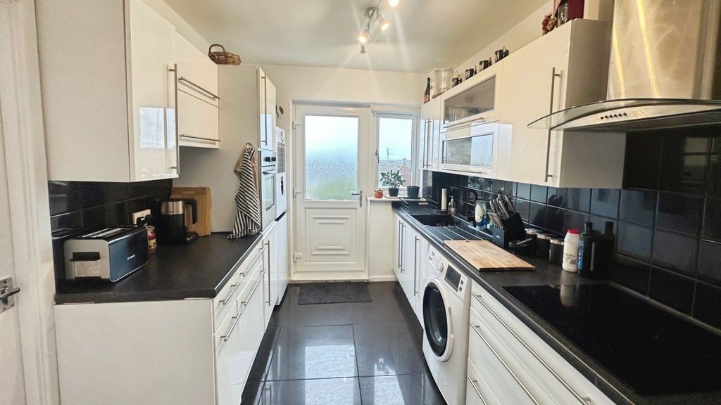 Property photo 3 of 20 Kitchen