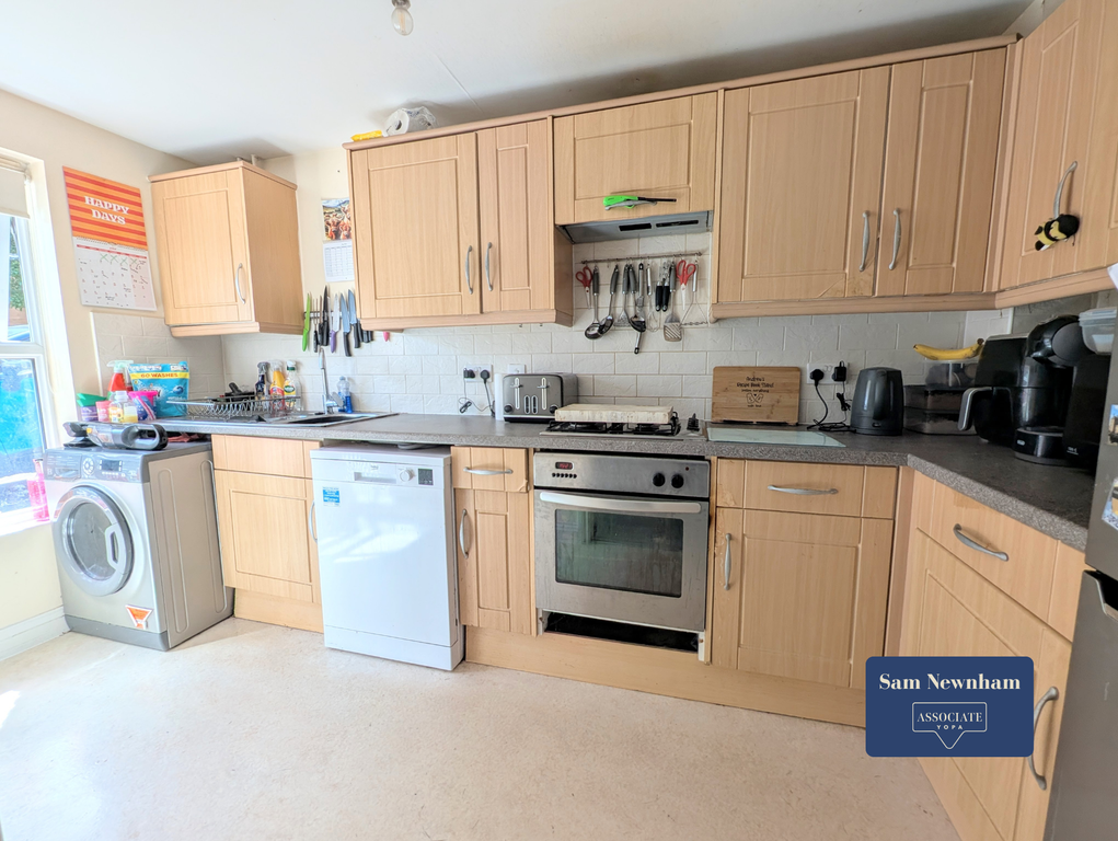 Property photo 2 of 12 Kitchen