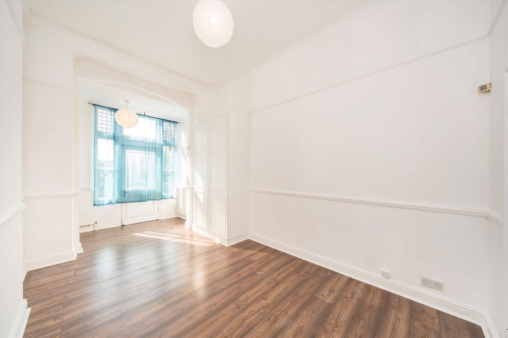 Property photo 3 of 4