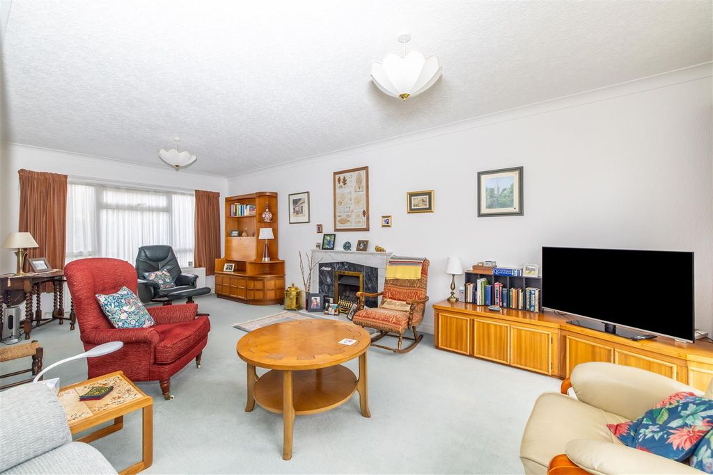 Property photo 3 of 25 Living Room