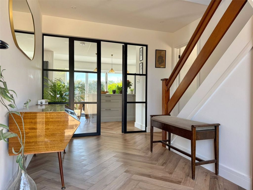 Property photo 2 of 32 Picture No. 12