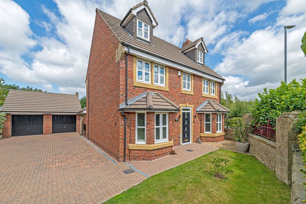 Property photo 1 of 34 (Main)