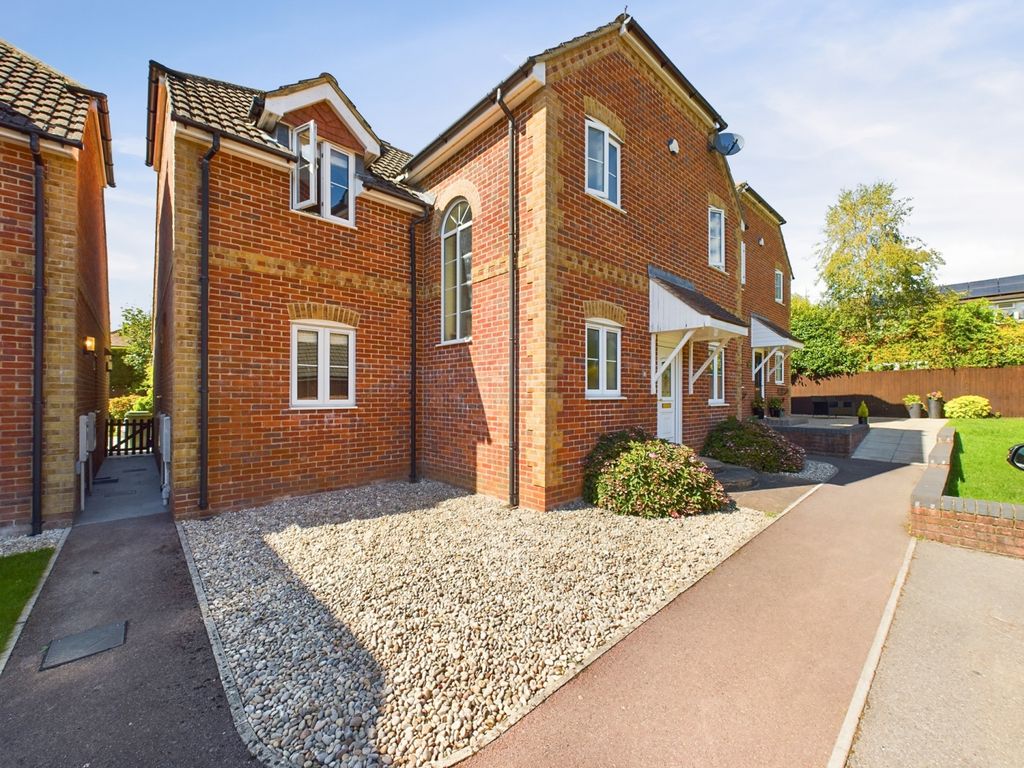 Property photo 1 of 16 Cam02533G0-Pr0029-Still027