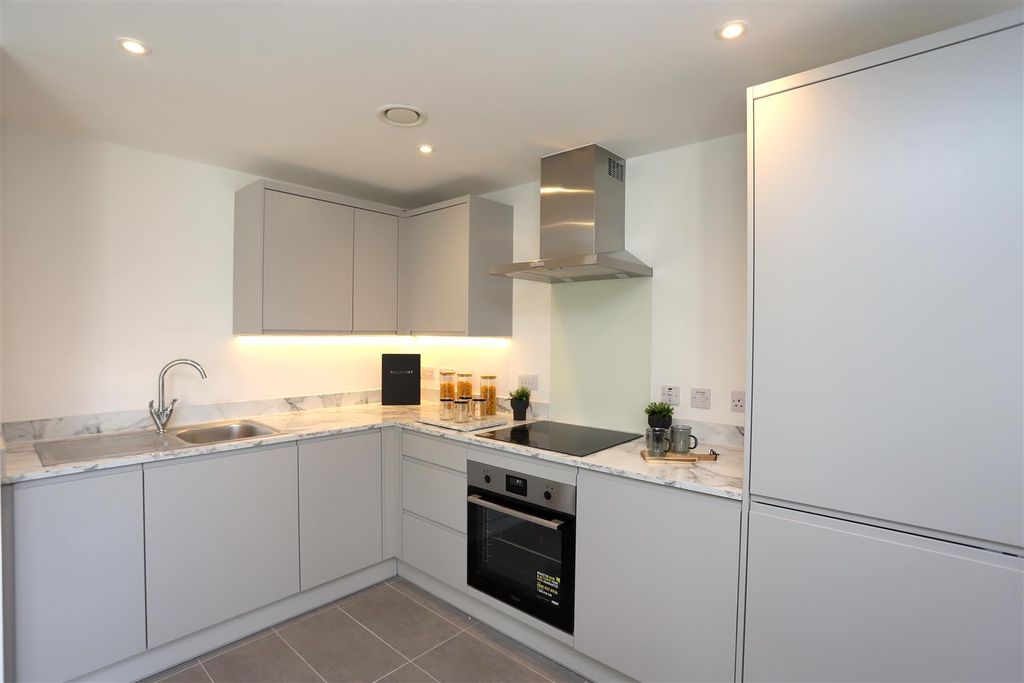Property photo 3 of 8 Kit.Jpg
