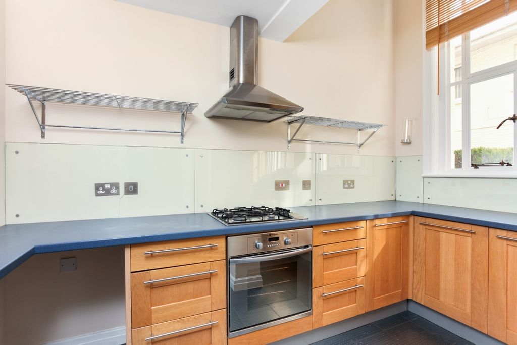 Property photo 2 of 9 34 Montpellier Ho...
