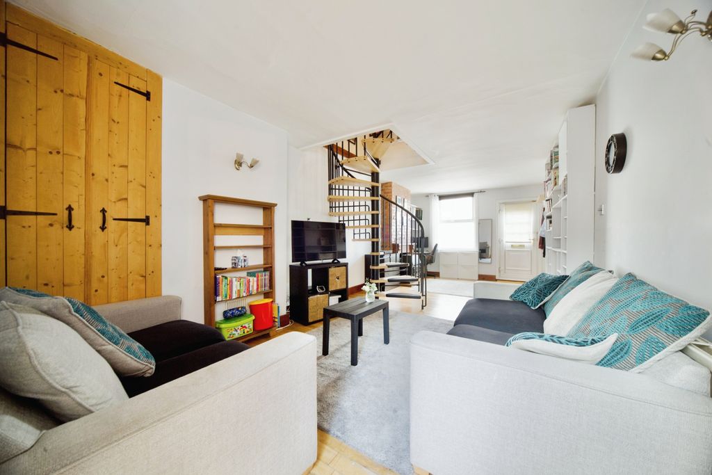 Property photo 2 of 15