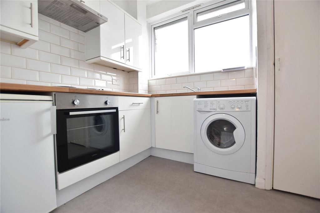 Property photo 2 of 13 Picture No. 30