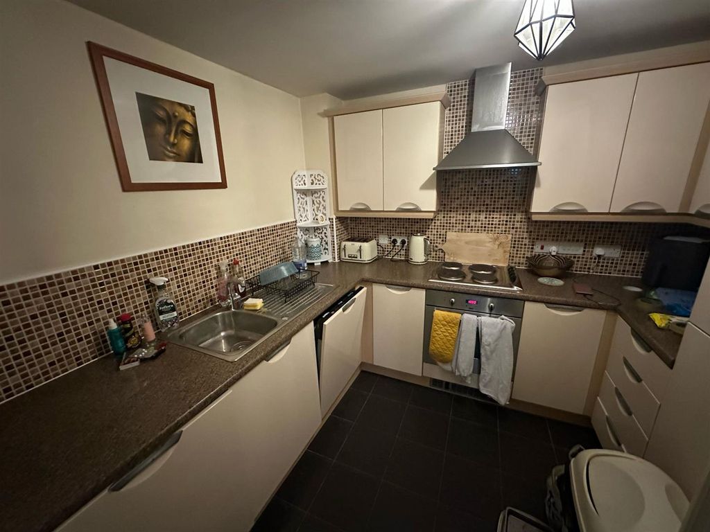 Property photo 1 of 8 Kitchen