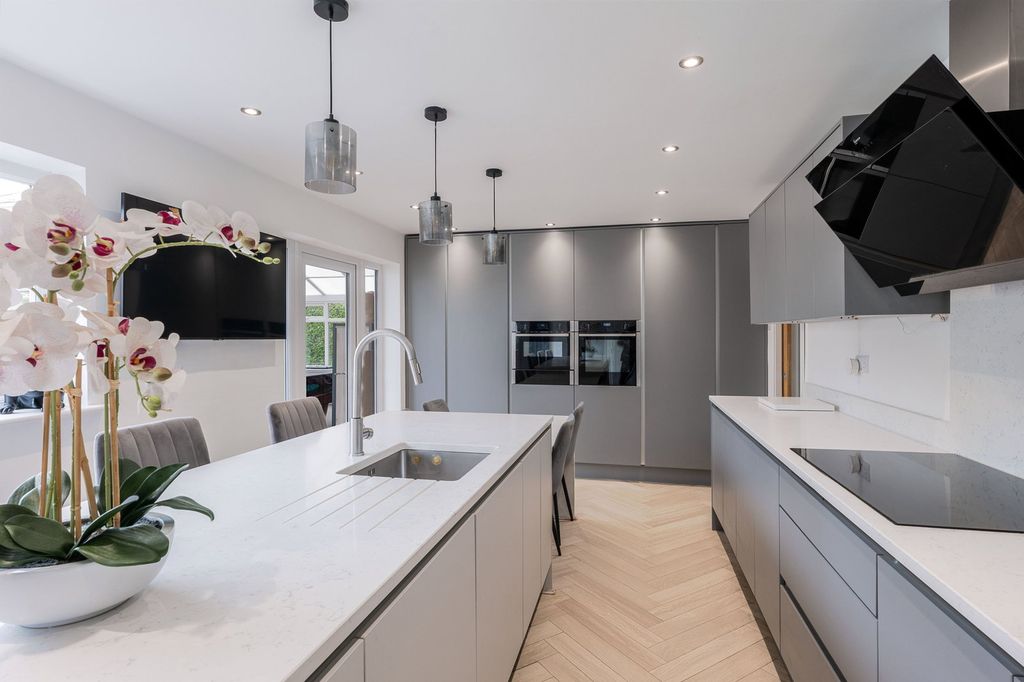 Property photo 1 of 29