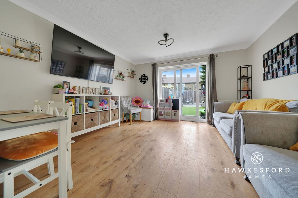 Property photo 3 of 12 Anatase Close, Sittingbourne - Lounge