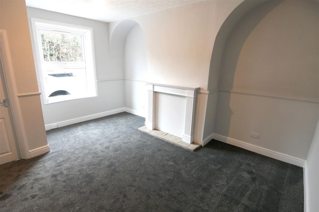 Property photo 2 of 5 Living Room