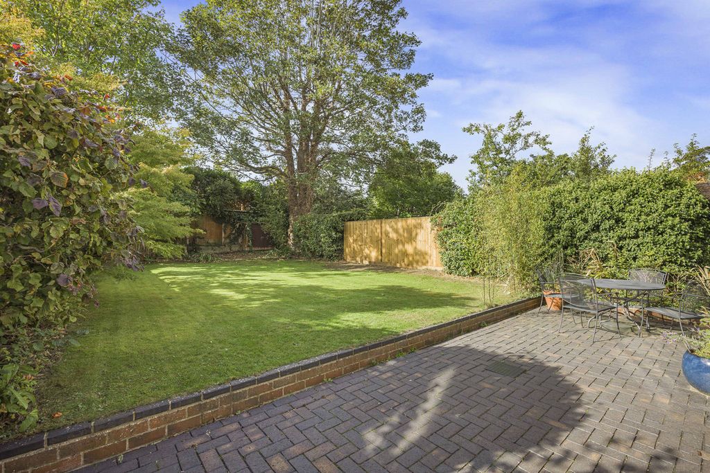 Property photo 2 of 27