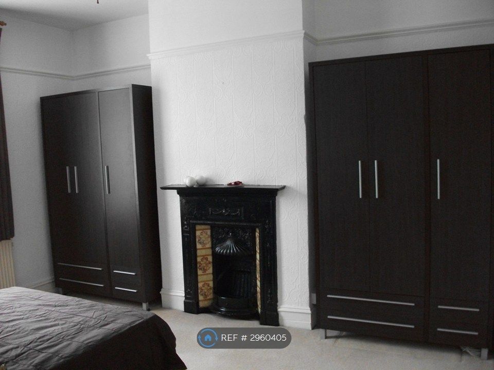 Property photo 2 of 5 Bedroom