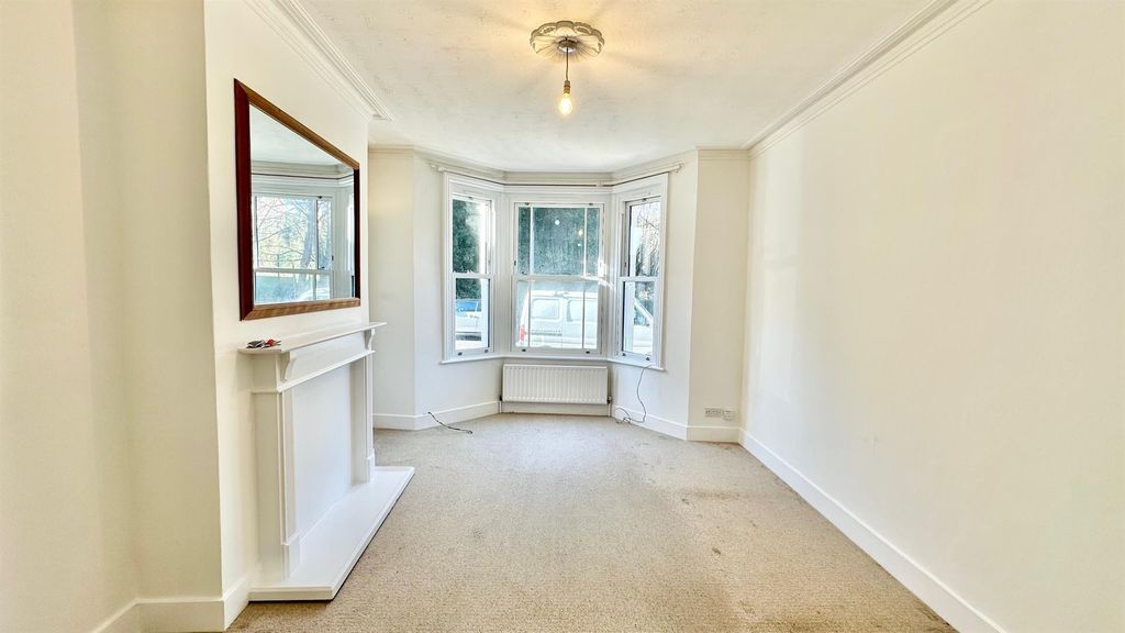 Property photo 2 of 28