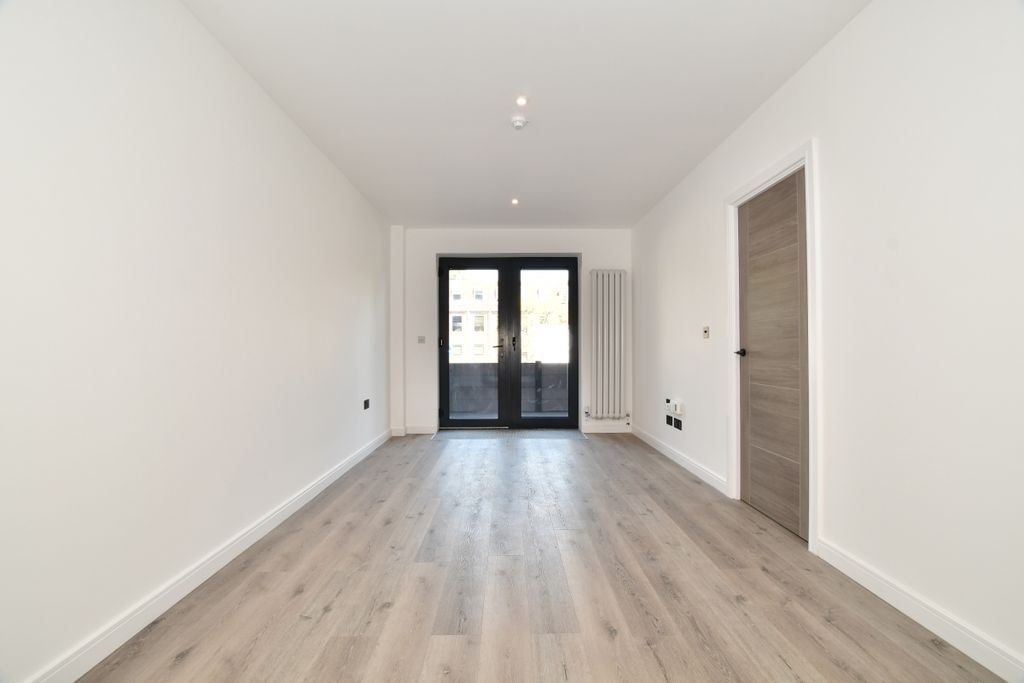 Property photo 3 of 9 901G031G - Lounge...