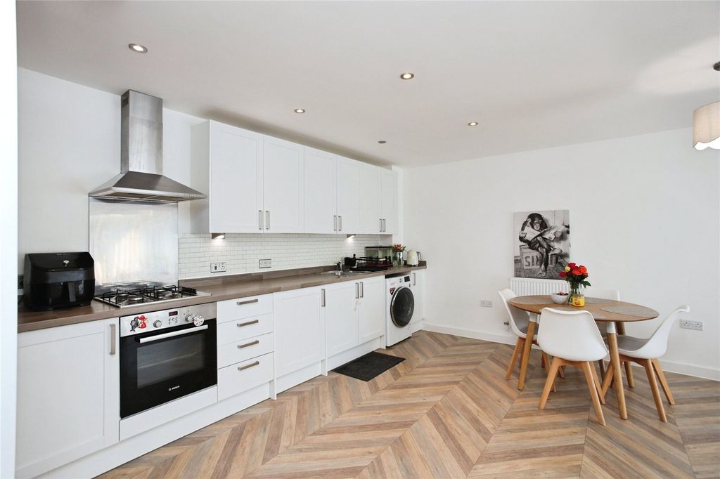 Property photo 2 of 17 Picture No. 05