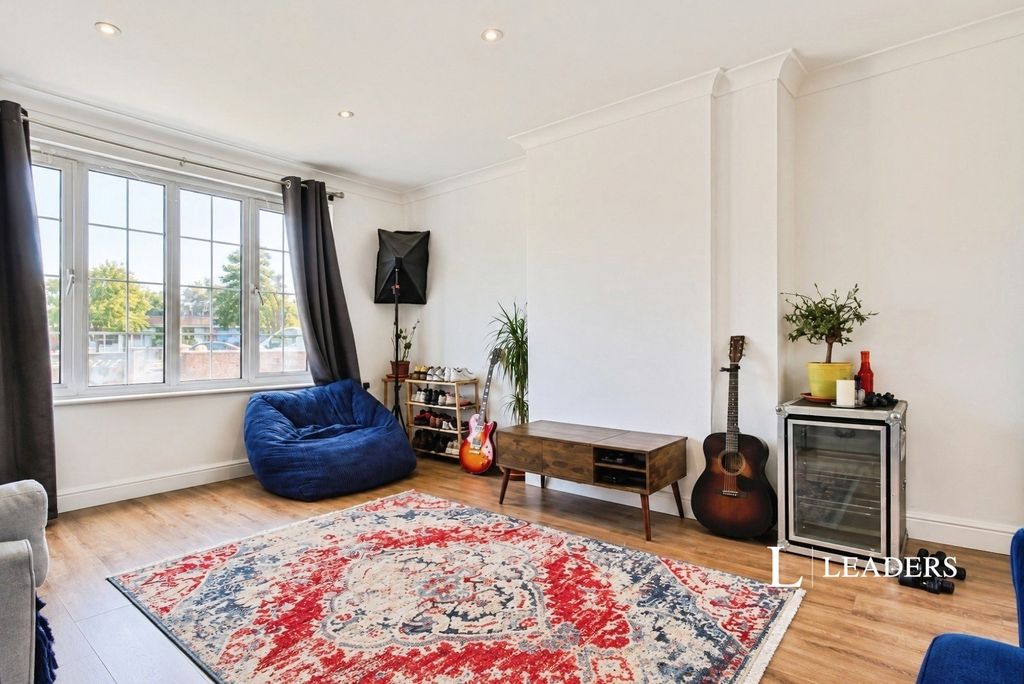 Property photo 2 of 16 Pbox-Img.Png