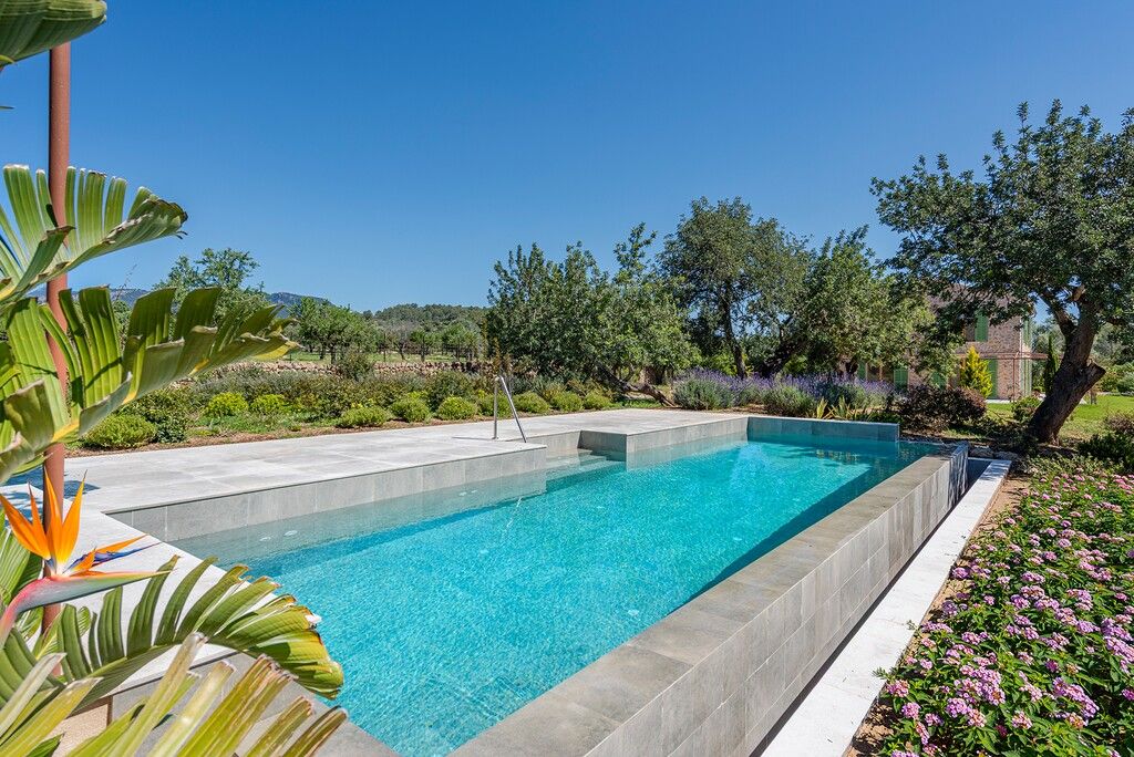 Property photo 3 of 20 Pool (1)