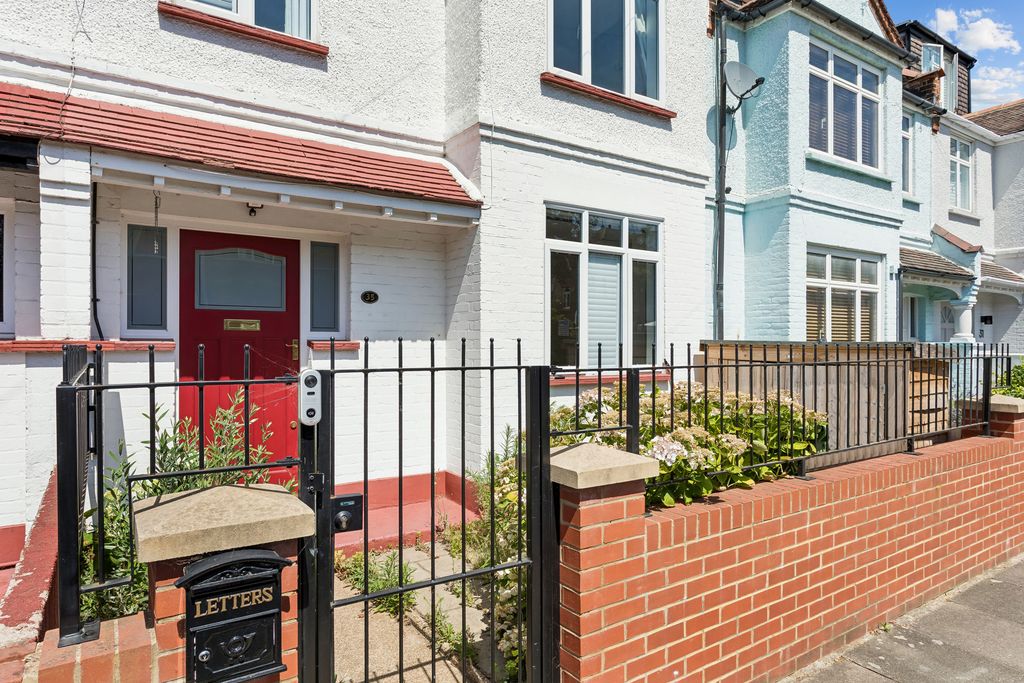 Property photo 2 of 12