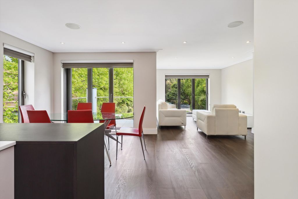 Property photo 2 of 18 Image