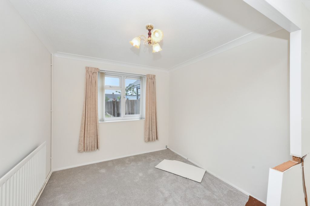 Property photo 2 of 17 44 Downfield Road, Cheshunt, En8 8Sz