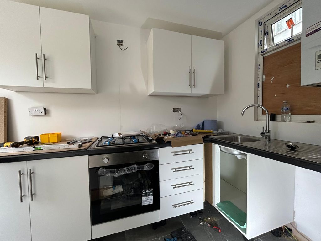 Property photo 1 of 6 3 Bed Terraced House To Rent Victoria Road, Southall Ub2