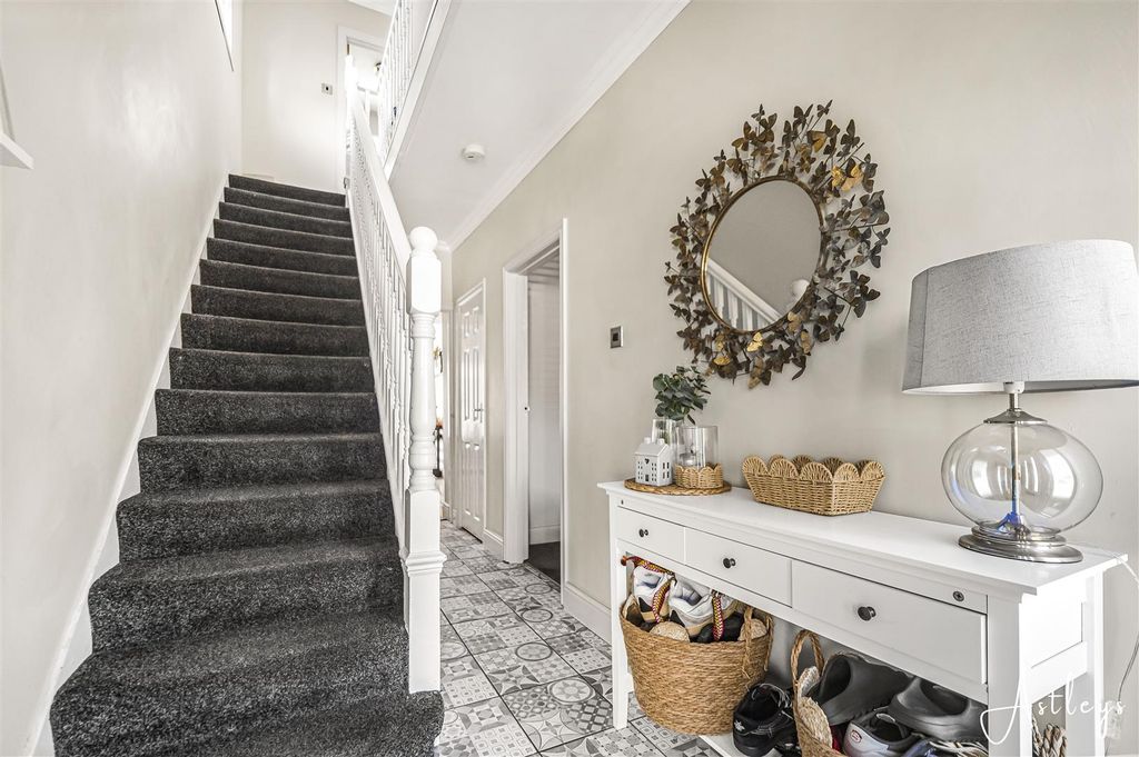 Property photo 2 of 24 Hallway