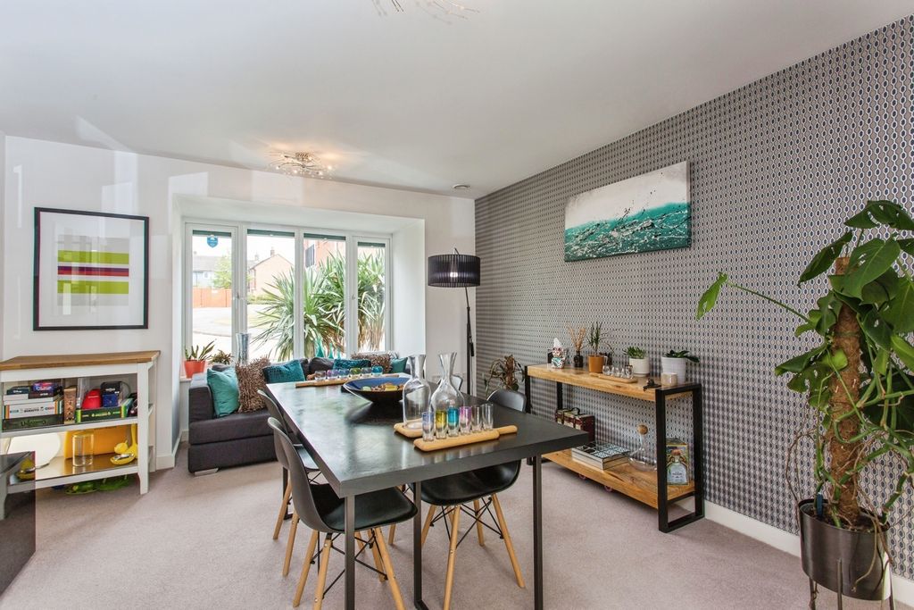 Property photo 3 of 17 Dining Room