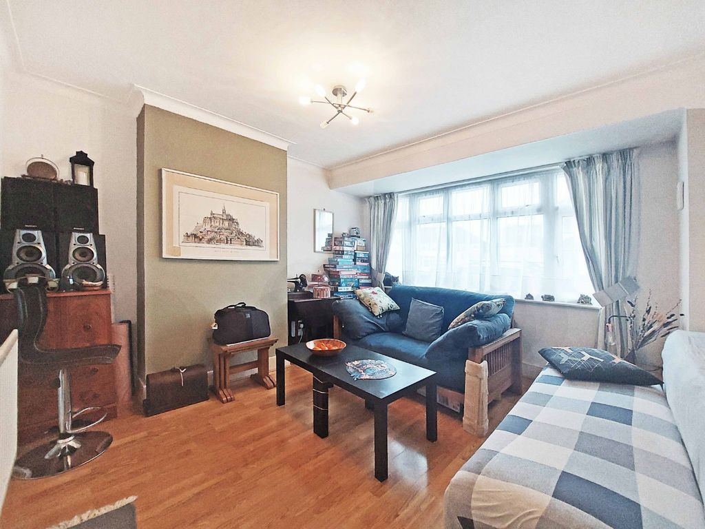 Property photo 3 of 10 4904492