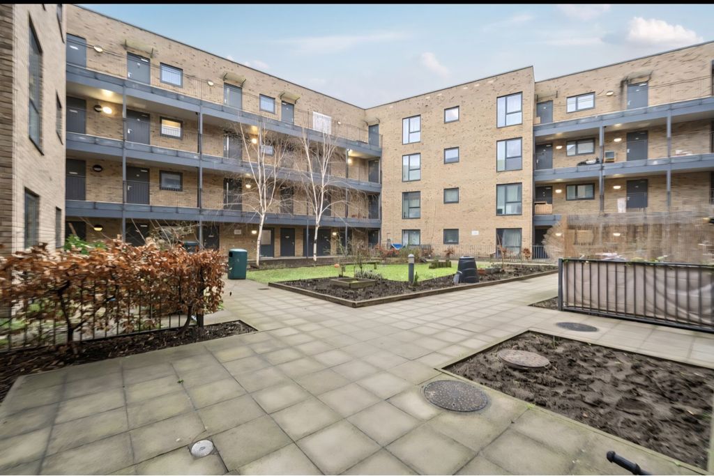 Property photo 3 of 14 Communal Courtyard