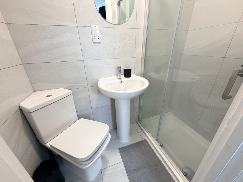 Property photo 3 of 7 5055962