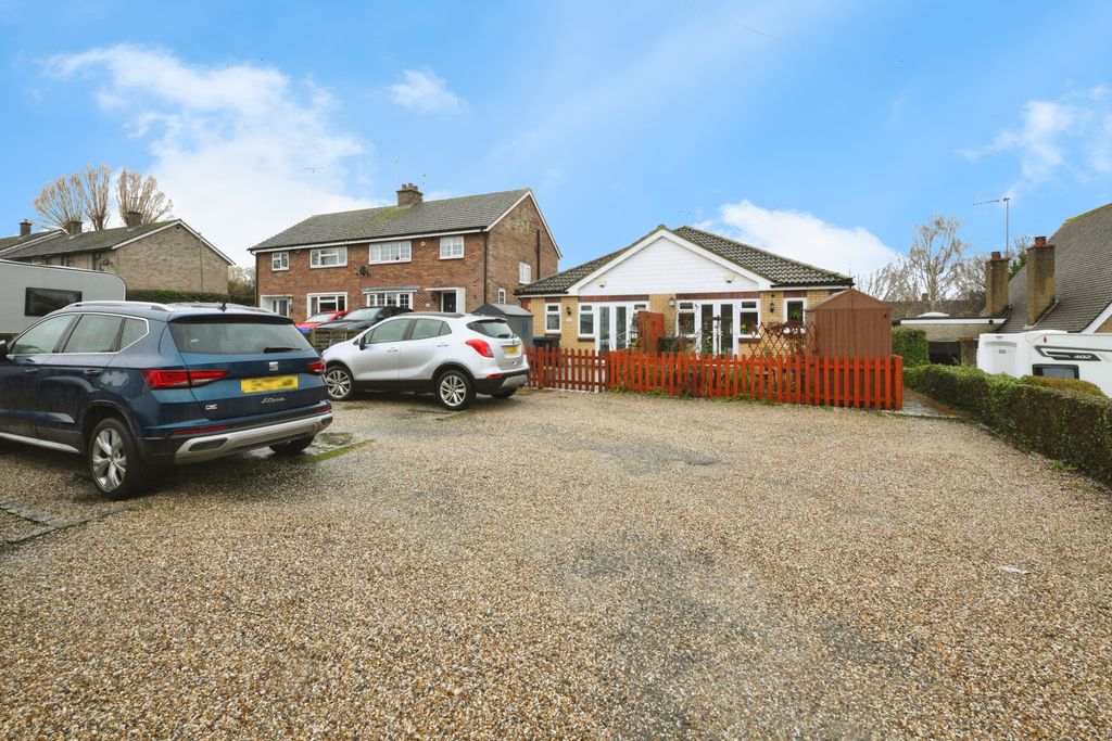 Property photo 1 of 11 Driveway