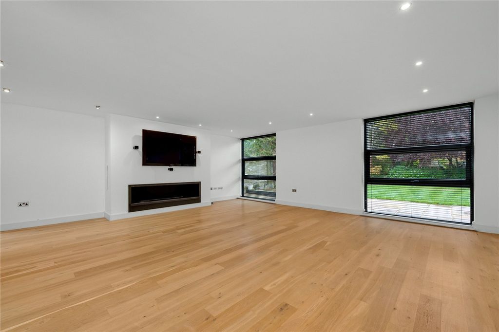 Property photo 3 of 11 Picture No. 21