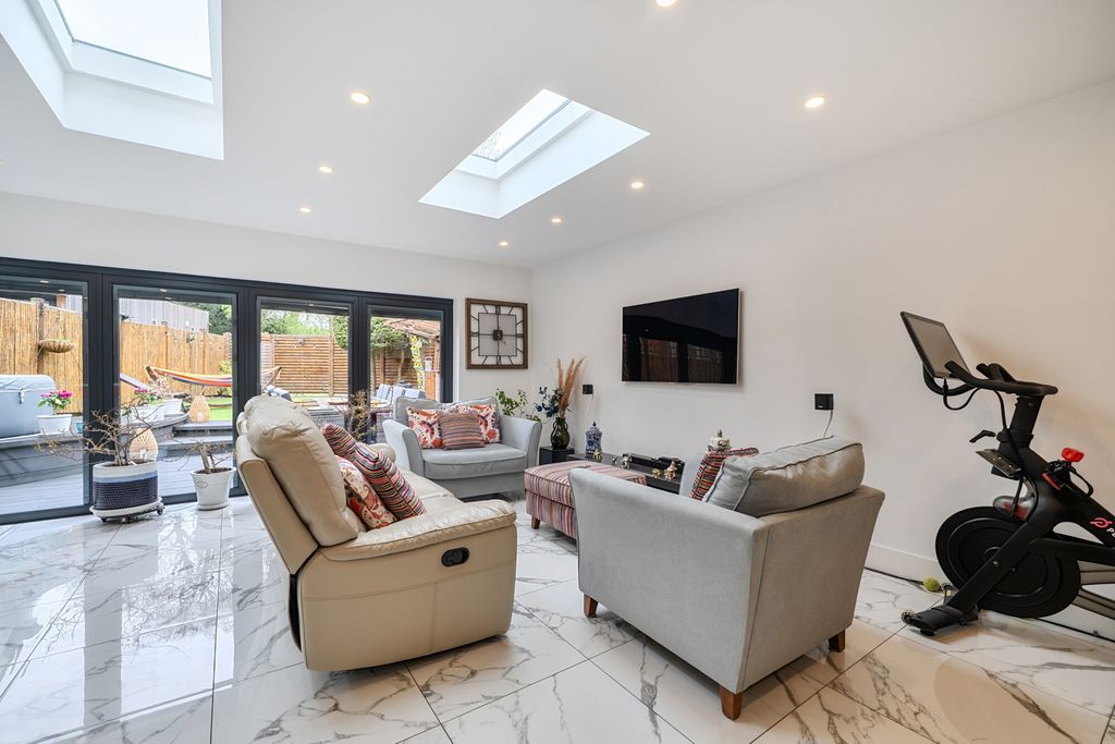 Property photo 2 of 23 1440222-8-69d7E0B...