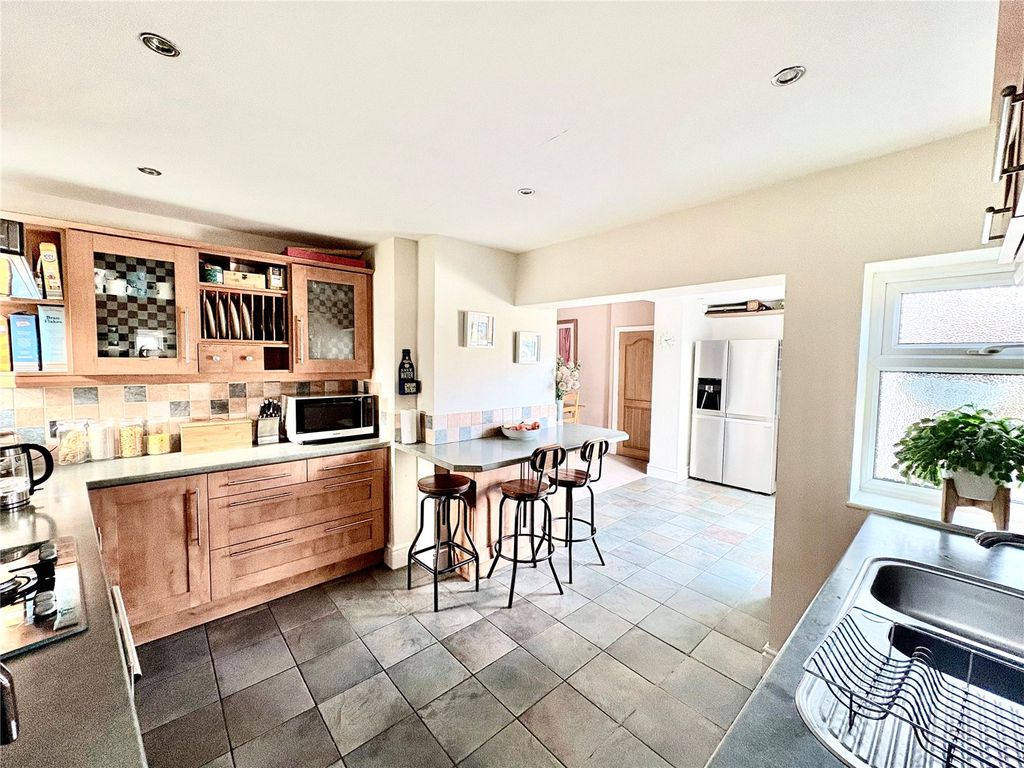 Property photo 2 of 16 Breakfast Kitchen