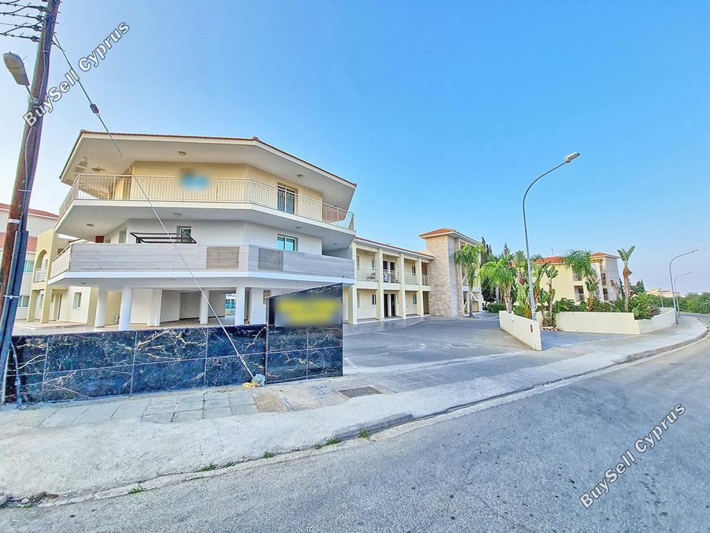 Property photo 2 of 25