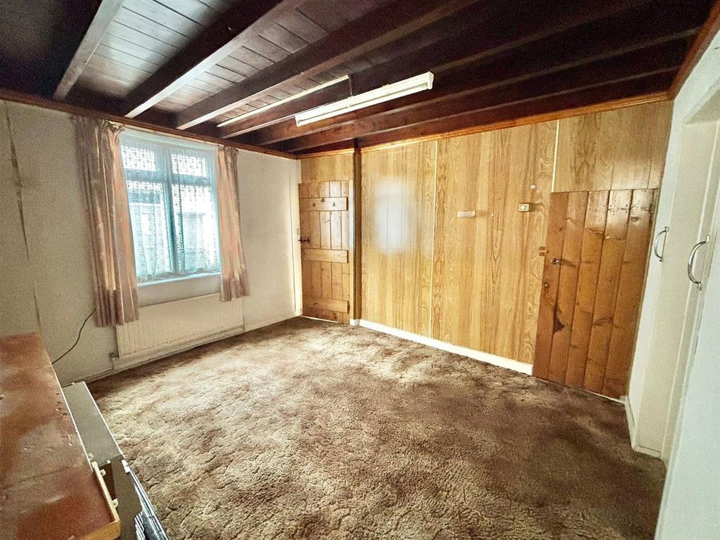 Property photo 3 of 11 Lounge