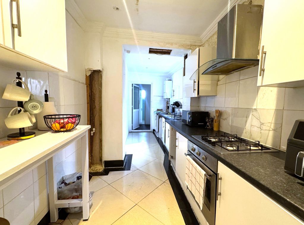 Property photo 1 of 6 3 Bed Semi-Detached To Rent Clifton Road, Harrow Ha3