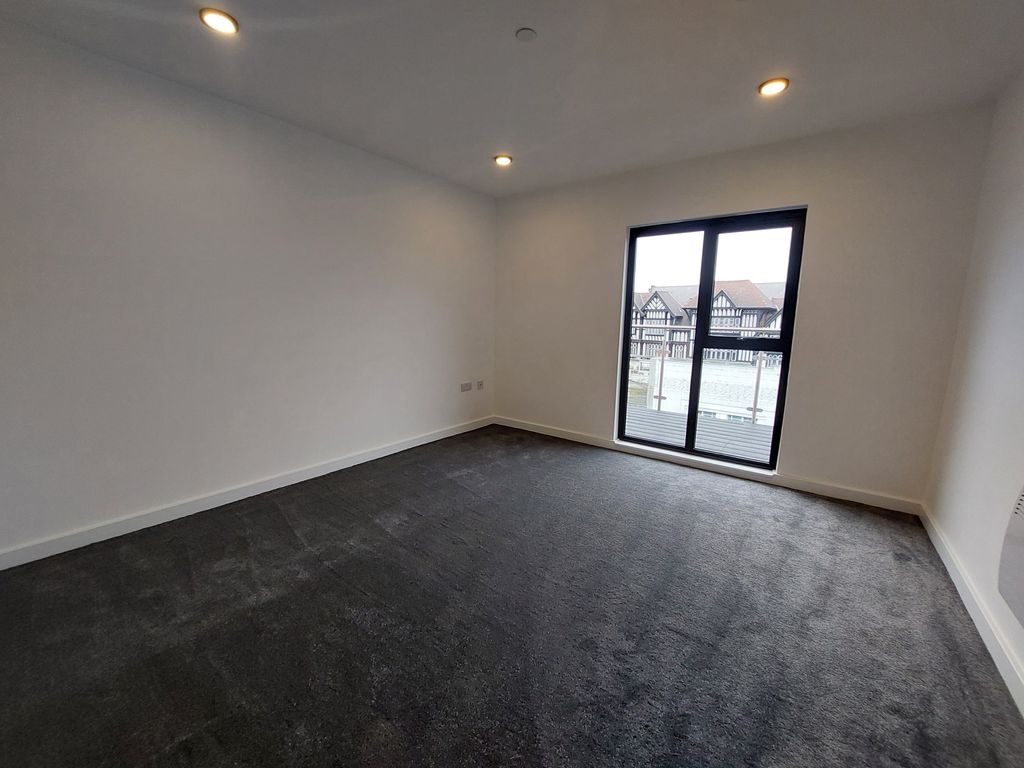 Property photo 2 of 6 Balcony