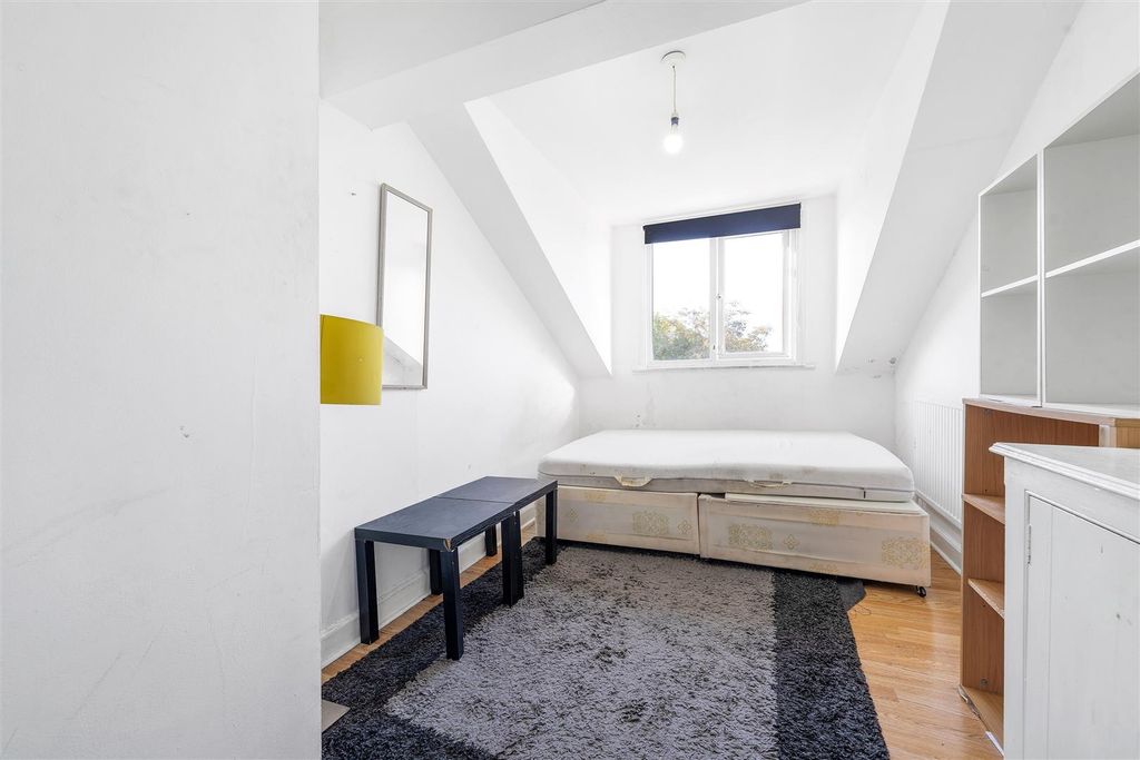 Property photo 3 of 8 High Street-5.Jpg