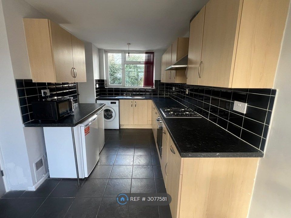 Property photo 2 of 11 Kitchen
