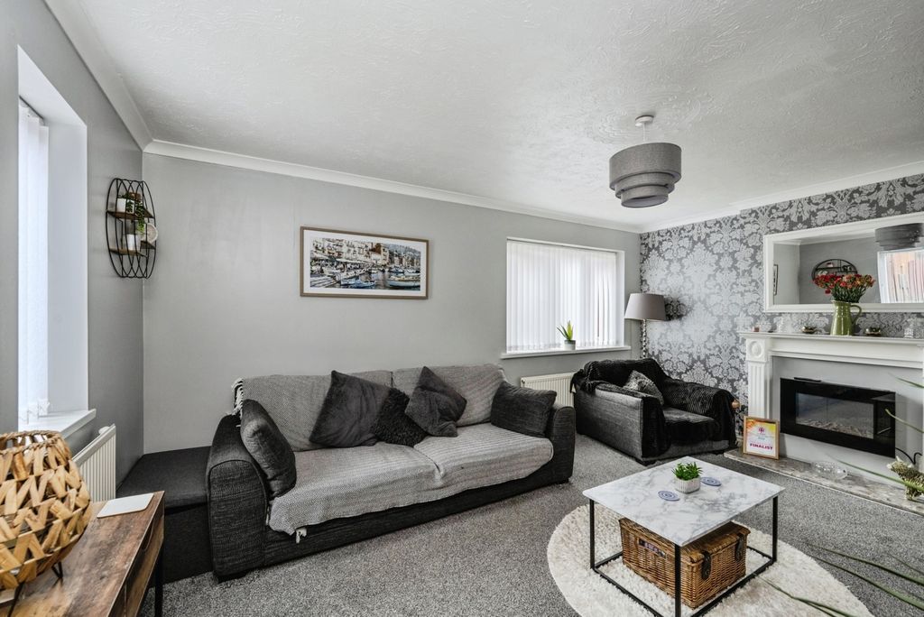 Property photo 2 of 22 Pbox-Img.Jpg
