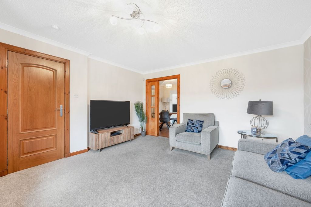 Property photo 3 of 35