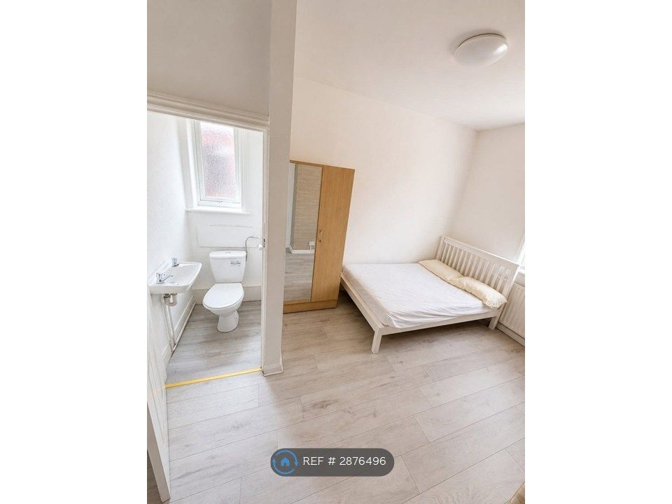 Property photo 2 of 11 Room 3 Ensuite