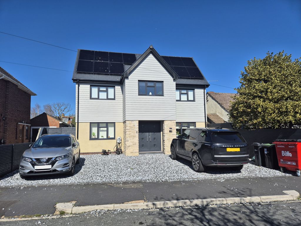 Property photo 1 of 21