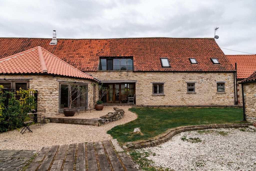 Property photo 2 of 38 282760 - Ginmill Barn 103.Jpg