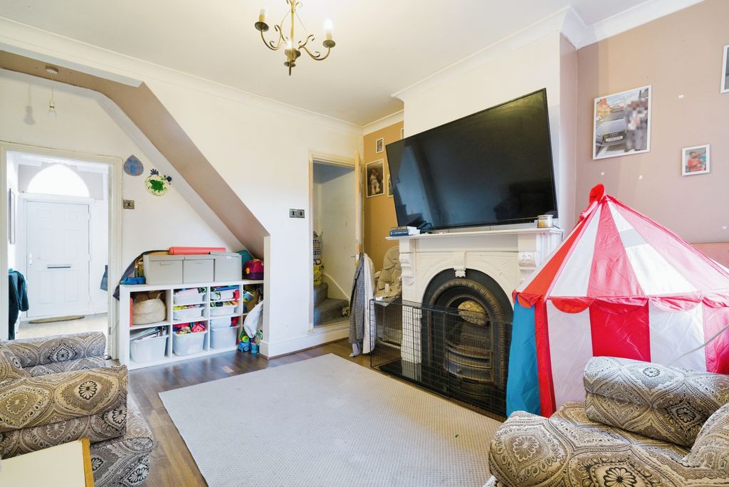 Property photo 2 of 14